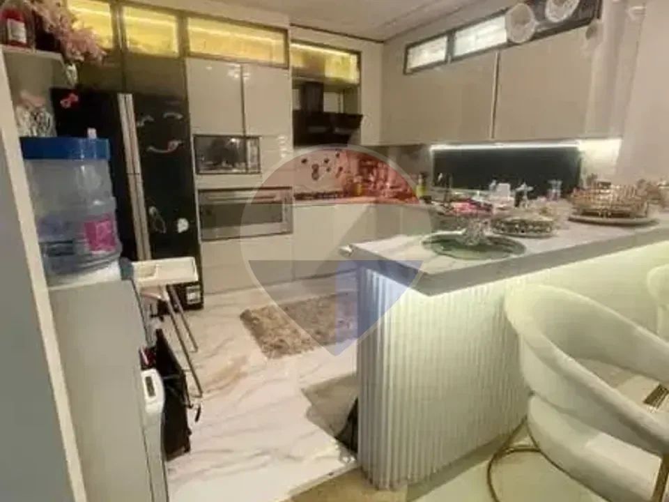 For sophisticated taste: 3-bedroom apartment (2 master) ultra super lux finishing