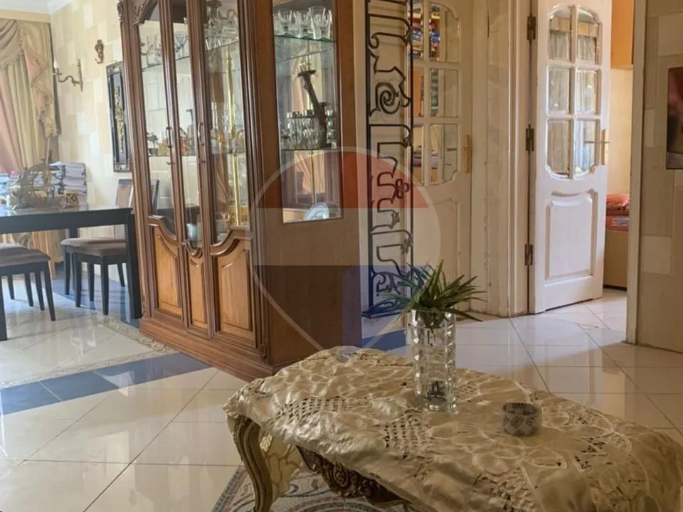 Resale apartment in Zayed 2000 - Excellent View
