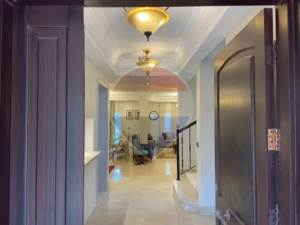 Luxurious finishing twinhouse in Greens Compouund