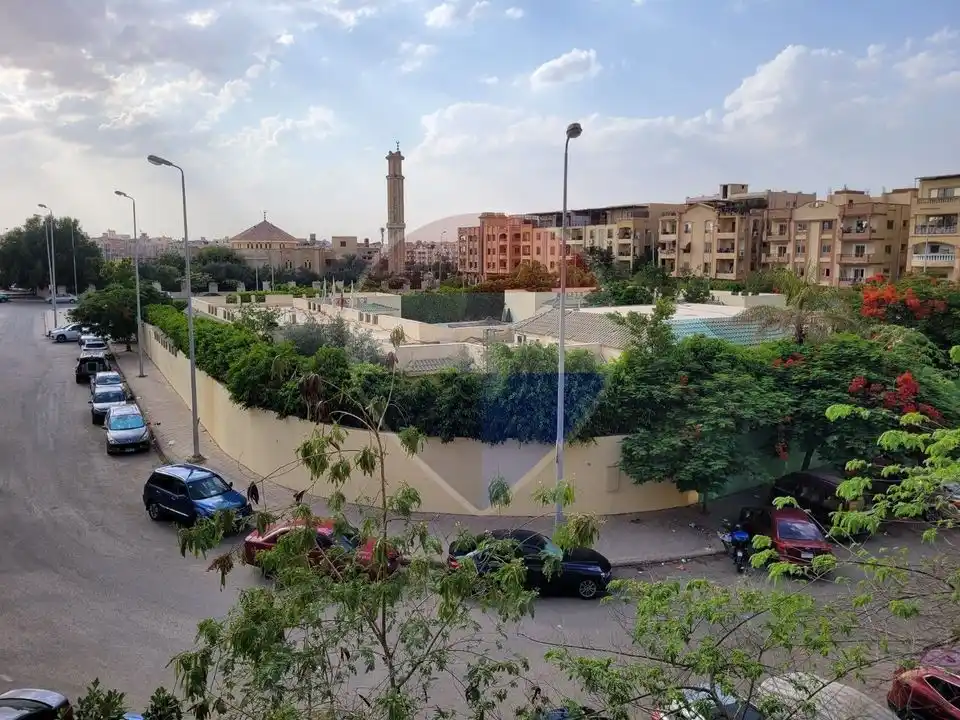 شقة بموقع مميز في الحي السابع، الشيخ زايد